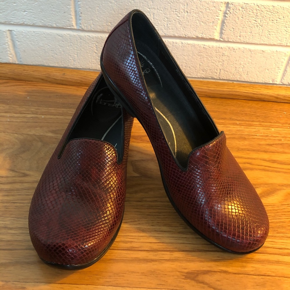 Dansko flats size 40 in burgundy - barely …